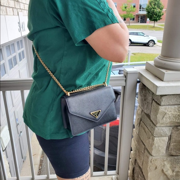 ❌❌ SOLD ❌❌ ❤️ PRADA ❤️ LIKE NEW BARELY USED. No sign of tear and wear. Mini bag - Picture 10 of 12